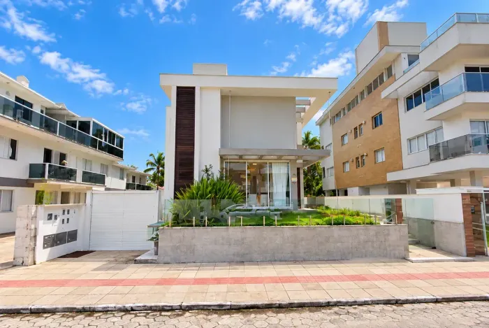Imóvel para aluguel tem 181 metros quadrados com 3 quartos em Jurerê - Florianópolis - SC