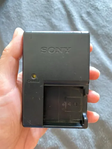 Carregador de bateria (câmera Sony)