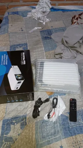 Projetor deLED Full HD 150 polegadas (não e android) não entrego leia a descrição 