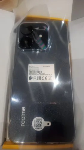 Vendo celular realme 4 meses de uso novo bateria 100% carregador tambem memória excelente.
