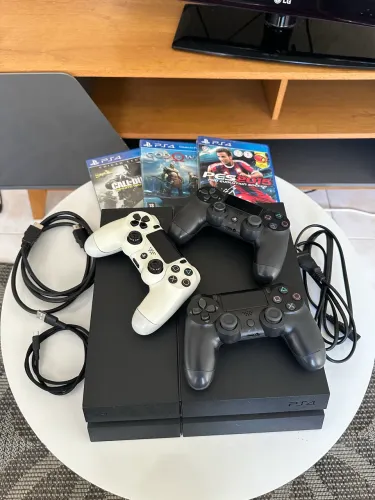 PS4 Fat 500GB + TV LG 32 + 3 Controles + 3 Jogos