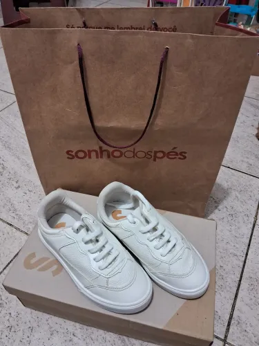Tênis  casual branco da marca sonho dos pés 