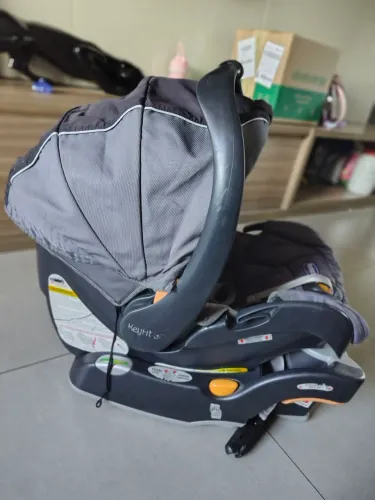 Bebê conforto Chicco - com isofix