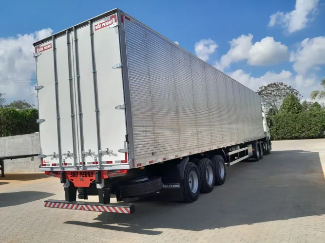 Carreta Baú 30 paletes 2025