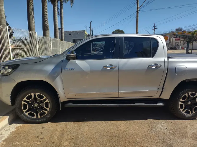 Toyota Hilux CD SRV 4X4 2.8 TDI Diesel Aut. 2021
