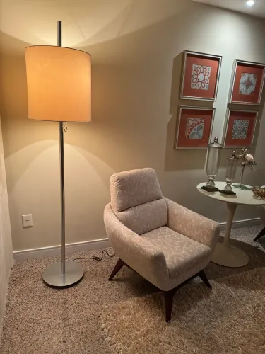 Oportunidade  Luminária de chão - reforçada - sofisticada 