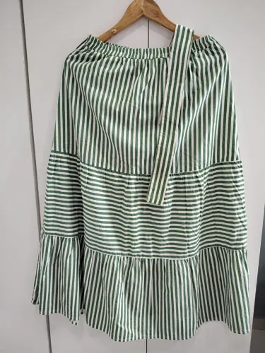 Saia midi estilo "três marias"