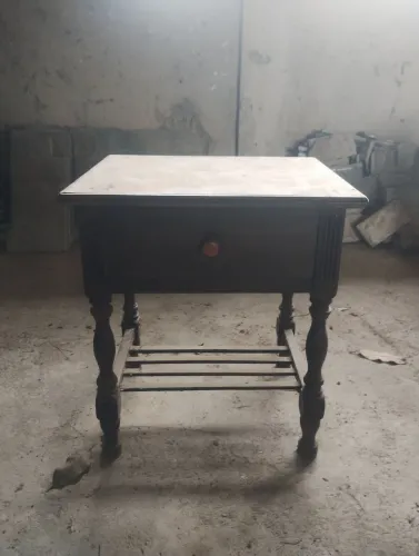 Mesinha de cabeceira