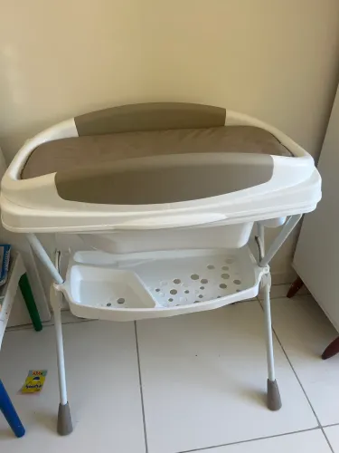 vendo banheira portátil com trocador e pés burigoto