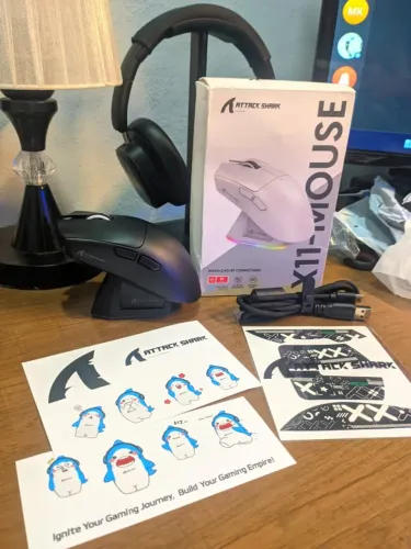 Attack Shark X11 Mouse Gamer 3311 Tri-mode com Dock 220000DPI(Lacrado) (Preto)