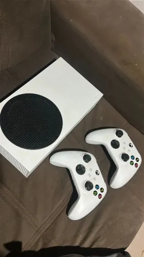 Xbox Series S 512GB - Novo + 2 Controles Originais