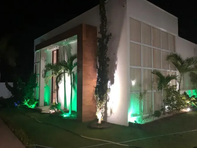 Casa para venda tem 500 metros quadrados com 4 quartos em Parque Real Serra Verde - Camaça