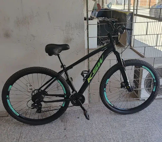 BIKE KSW SEMI NOVA FREIOS HIDRÁULICOS E CÂMBIOS SHIMANO.
