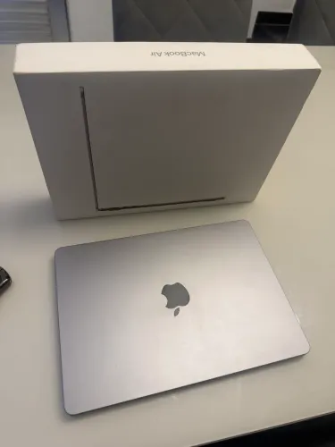 MacBook Air M3 16gb - 41 ciclos e 100% de bateria