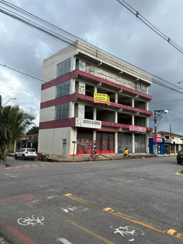 PRÉDIO COMERCIAL COM 400MTS  ESTACIONAMENTO 