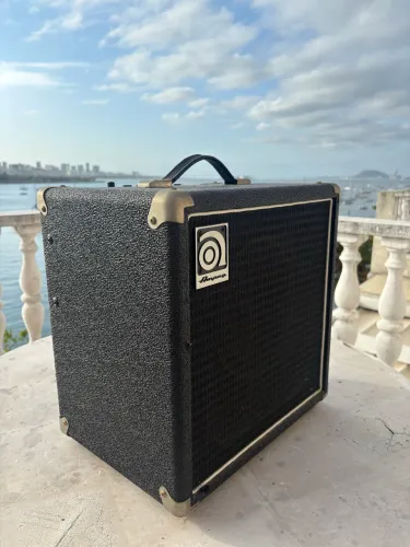 Ampeg BA-108 25W ? Amplificador para Contrabaixo