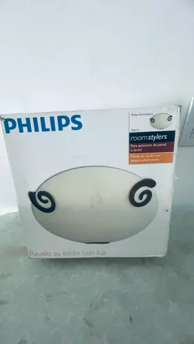 Luminária Philips Roomstylers (modelo 754131) para aplicação em parede ou teto.