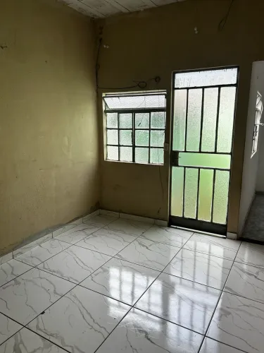 Casa 2 quartos para alugar no Monte Castelo - R$ 1.100