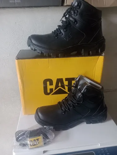 Bota CAT tam 40 pegar Havan ou posto canaa