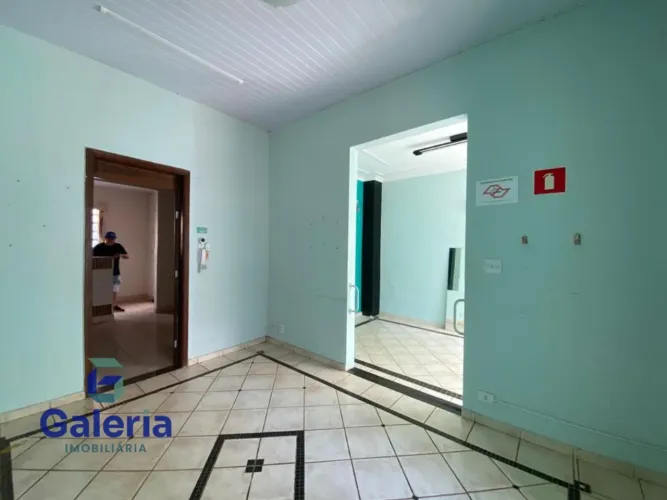 Casa comercial com 3 salas para alugar, 114m² - Centro
