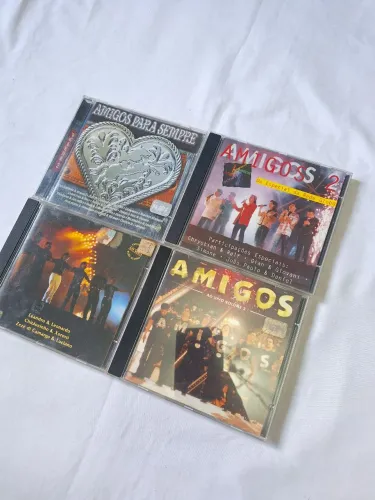 Coleção de CDs sertanejo Amigos