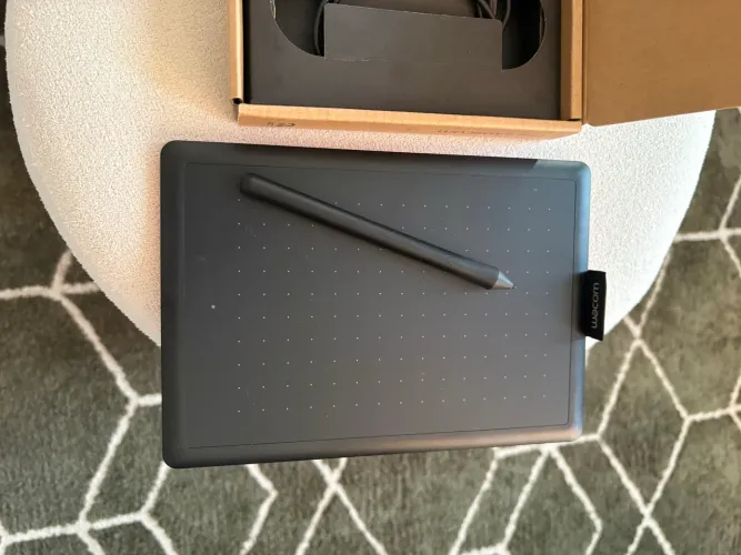 Mesa Digitalizadora One by Wacom CTL-472 Completa na Caixa