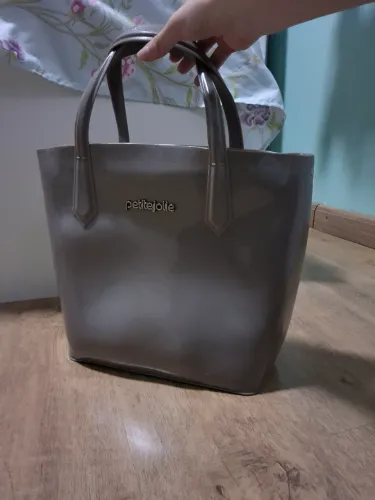 Bolsa Petite Jolie Cinza Verniz