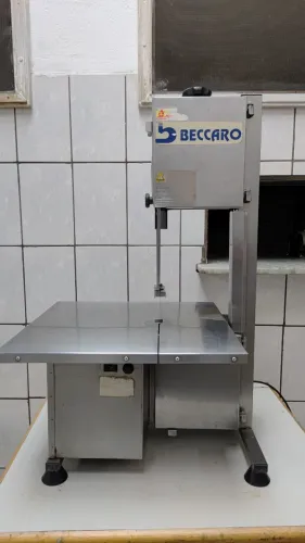 Serra fita de bancada para carnes.