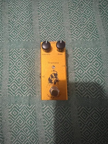 Pedal de Efeito (Tremolo) para Guitarra