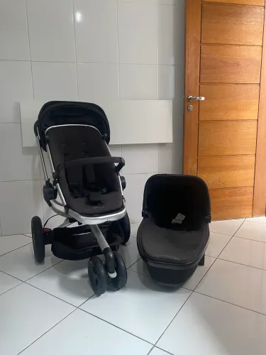 Carrinho de bebê Quinny + Moisés + tela de mosqueteiro