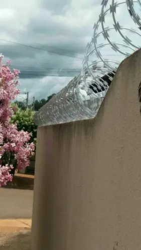 Cerca elétrica, concertina, câmeras, interfone...