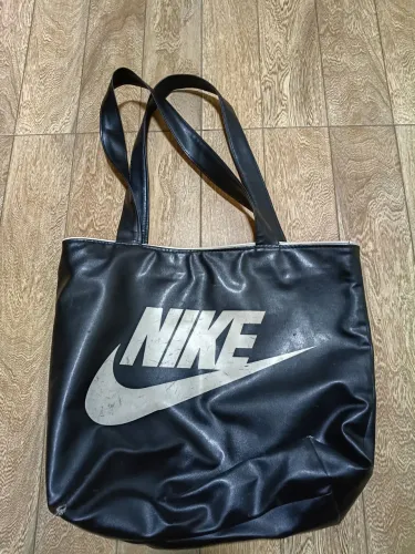 Bolsa Nike preta alça de ombro apenas