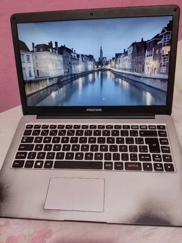 Notebook semi-novo única dona