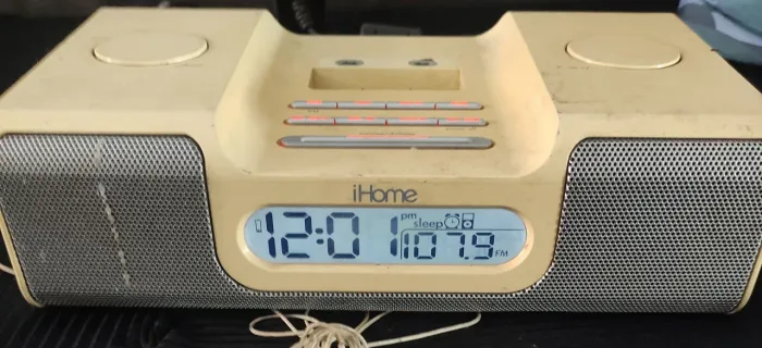 Rádio relógio e com entrada para ipod IHome 