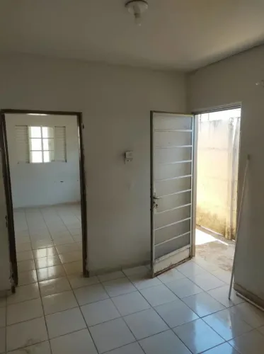 Alugo casa 01 quarto direto proprietário bairro Martins