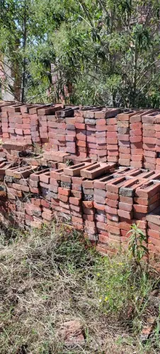Tijolinho comum pra churrasqueira e fogão de lenha, valor 750,00 milheiro retirar no local