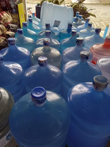 Garrafões de água de 20 litros