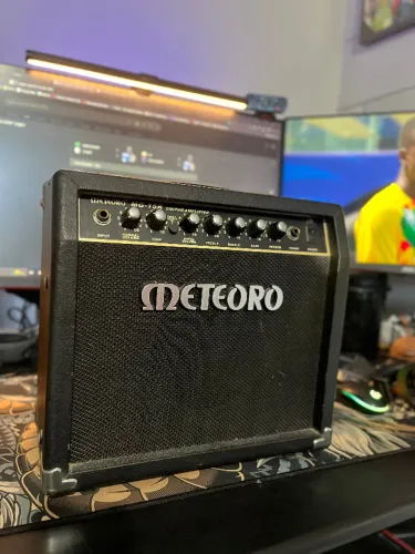 Amplificador Meteoro MG-15R