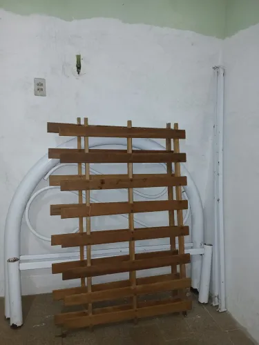 Cama casal em ferro.Usado.Bom estado,completa.Não faço entrega.