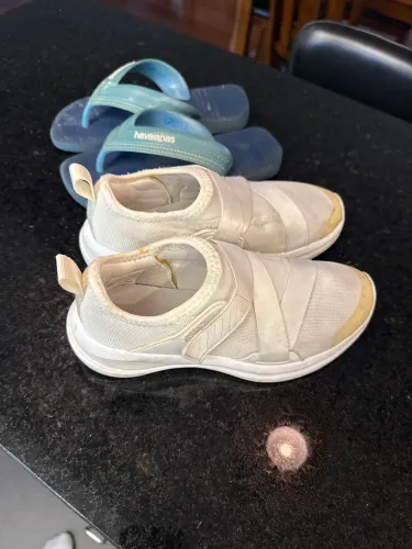 Tênis Adidas 31 e Havaianas 35-36