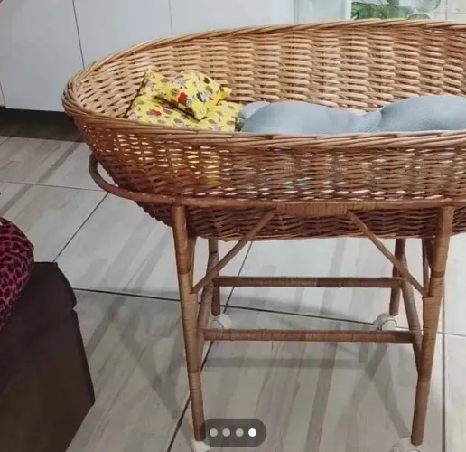 Berço de vime+ tapete interativo