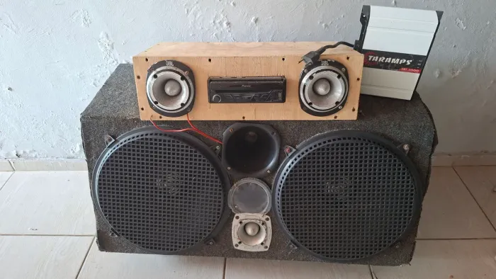 Vendo som automotivo