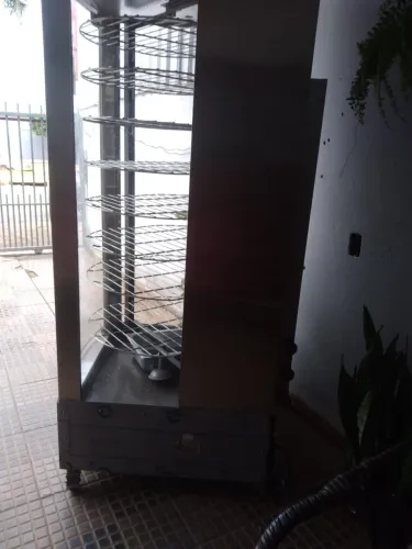 Máquina de assar frango