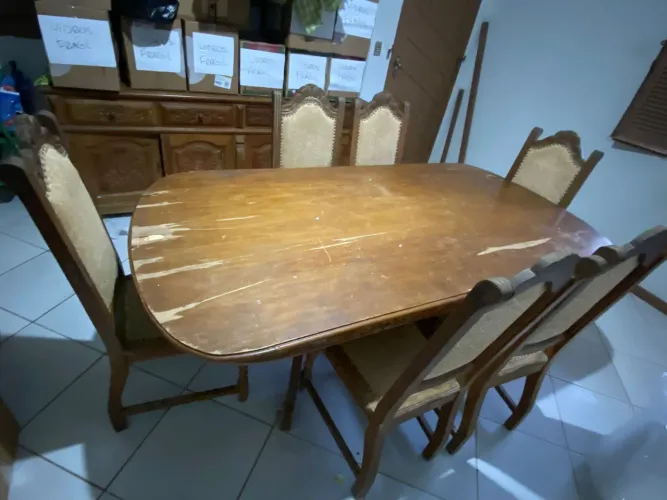 Mesa em Madeira de Lei