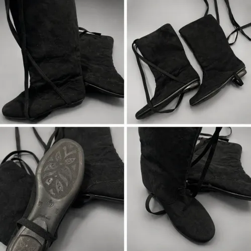 Bota de Veludo Cano Alto Com Tiras Entrelaçadas