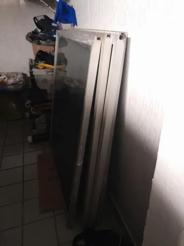 Esquadrias em alumínio em boas condições 