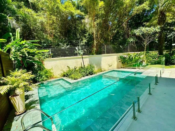 Casa em Condomínio Fechado Frente ao Mar