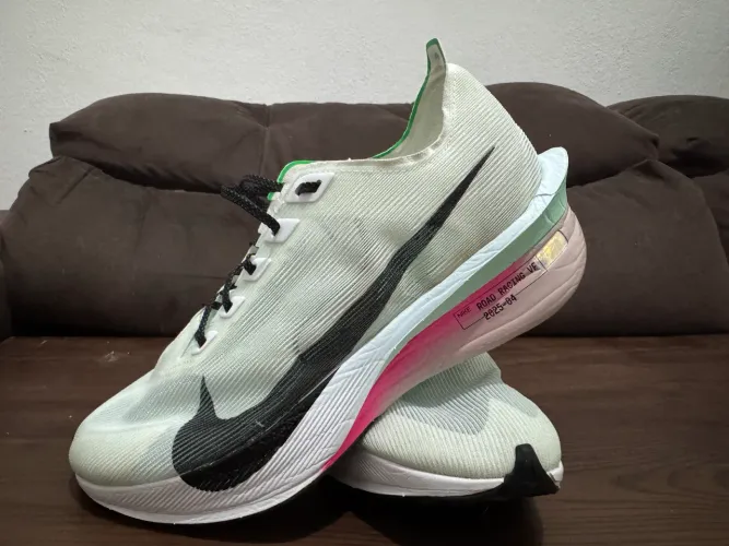 NIKE VAPORFLY 04 TAM 42