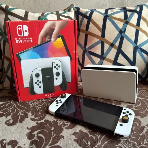 Nintendo Switch OLED 64GB + Cartão MicroSD 128GB + Case