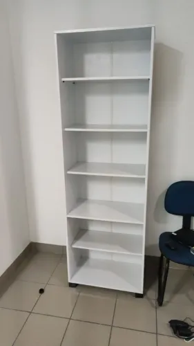 Estante com prateleira